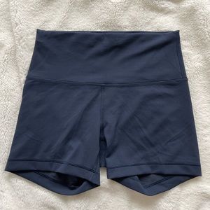 Lululemon Wunder train shorts 4” size 8